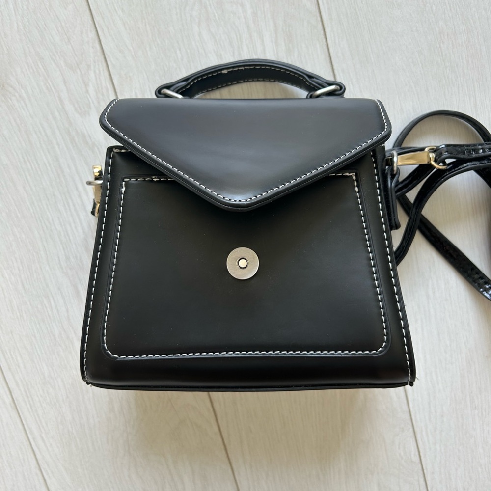 Elegant Black Handbag